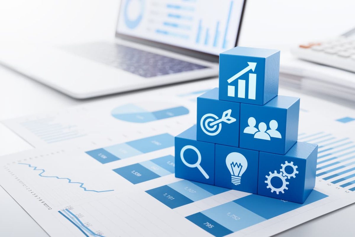 Bloques que representan cada etapa del método: análisis, objetivos, equipo, ideas y ejecución